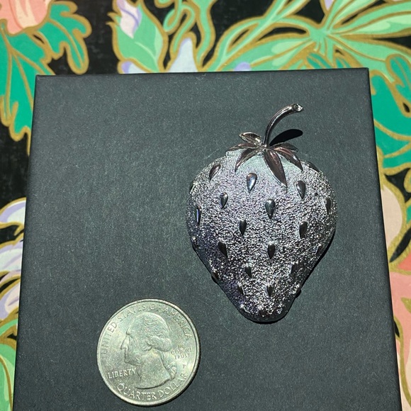 Vintage Sarah Cov Strawberry brooch - Picture 3 of 8